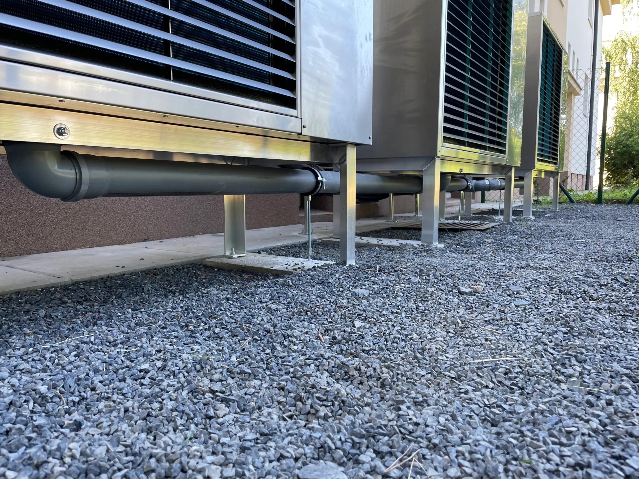 BD Klecany — montáž tří tepelných čerpadel Acond — fotografie 4