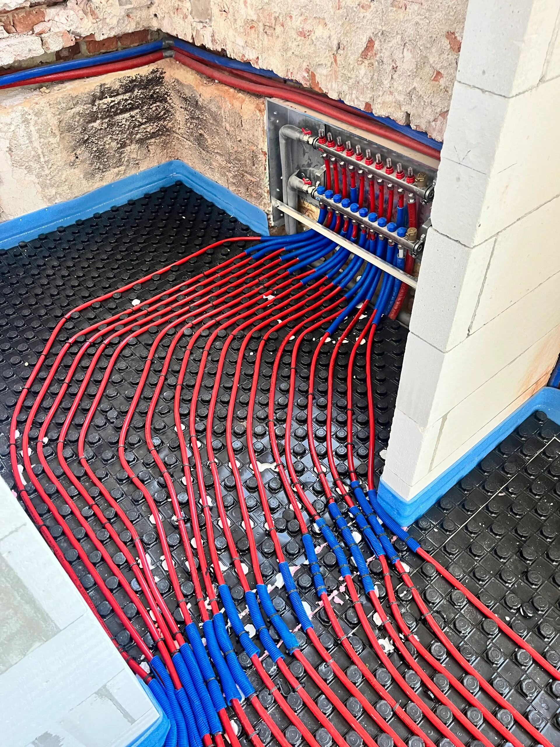 Praha 6 Vokovice — kompletní rekonstrukce rozvodů v bytě 120 m² — fotografie 3