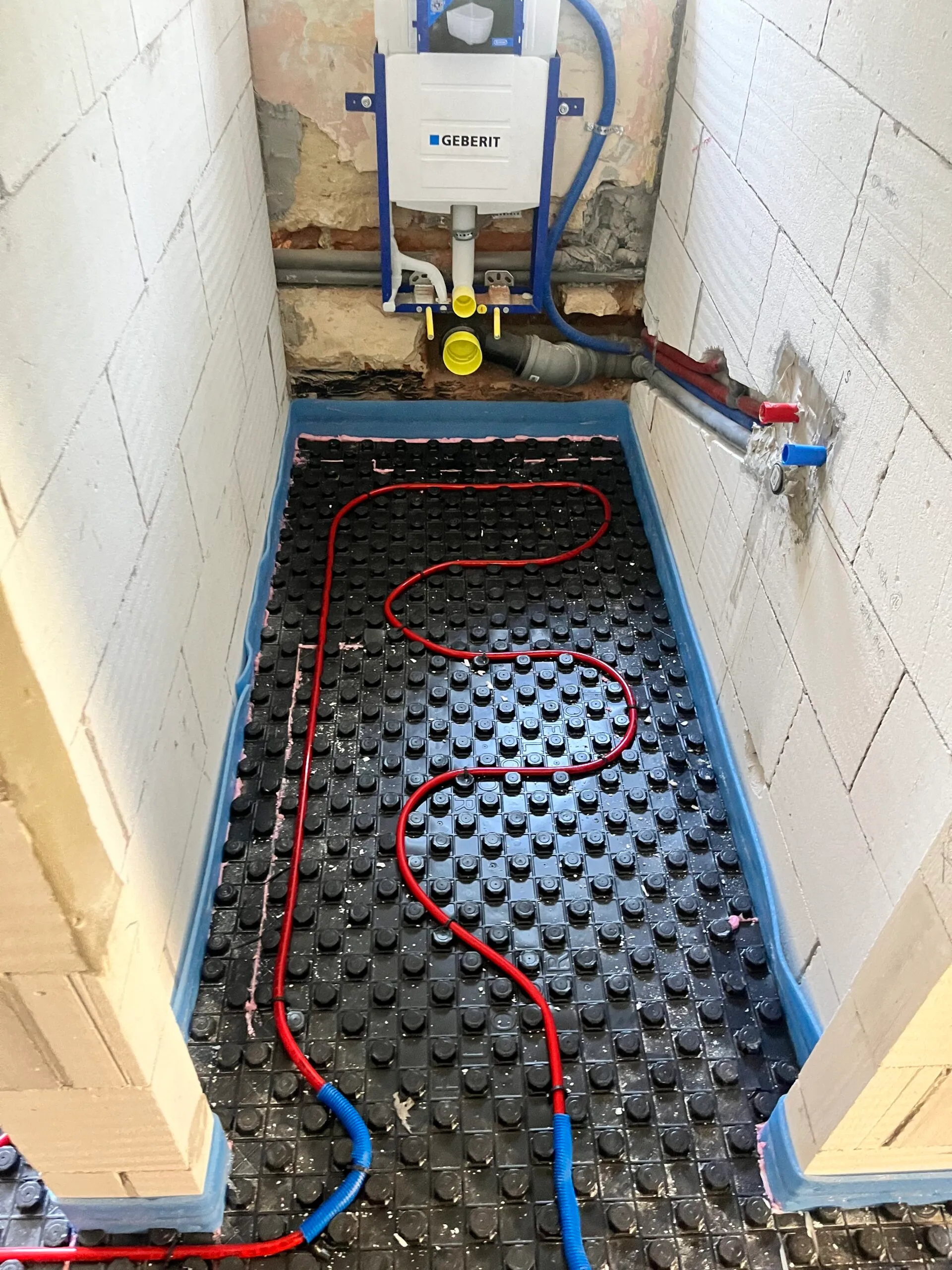 Praha 6 Vokovice — kompletní rekonstrukce rozvodů v bytě 120 m² — fotografie 7