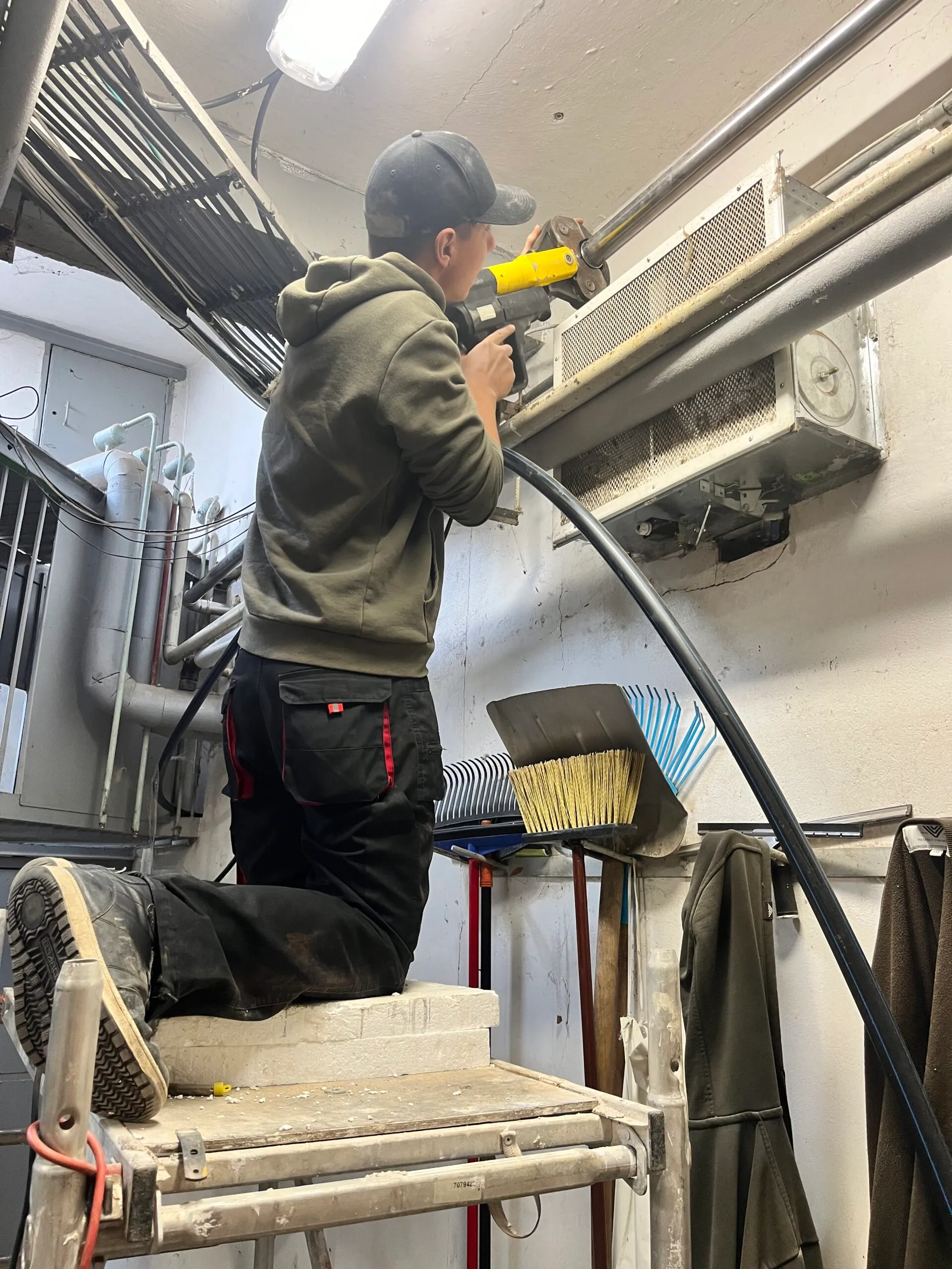 Zoo Praha — výměna vodovodního potrubí v pavilonu Šelminec — fotografie 2