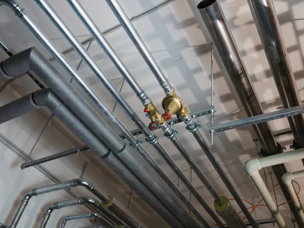 Centrální rozvody — práce na potrubí